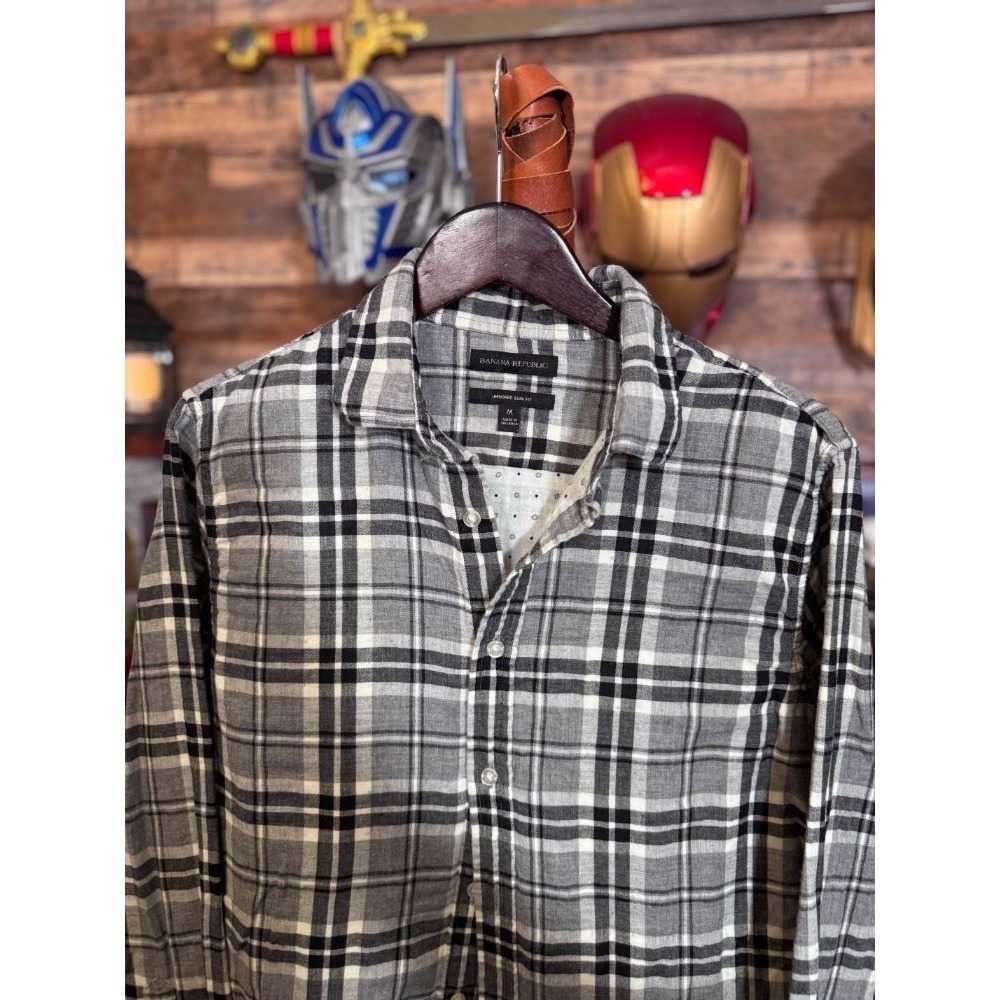 Banana Republic black + white plaid button-up shirt Size Medium
